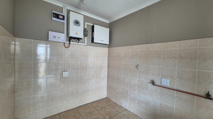 5 Bedroom Property for Sale in Country Club Western Cape